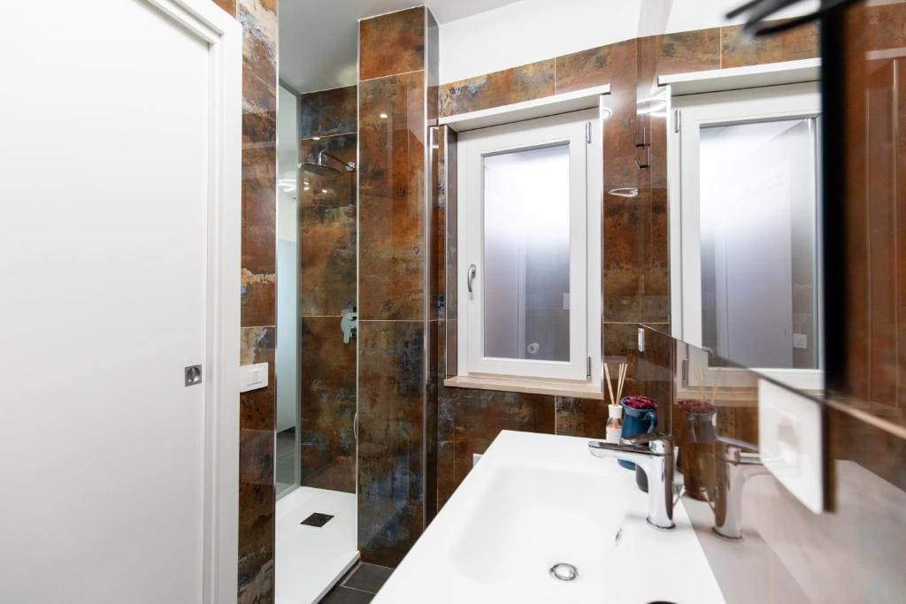 Deluxe Double Room with Balcony room - Image 1