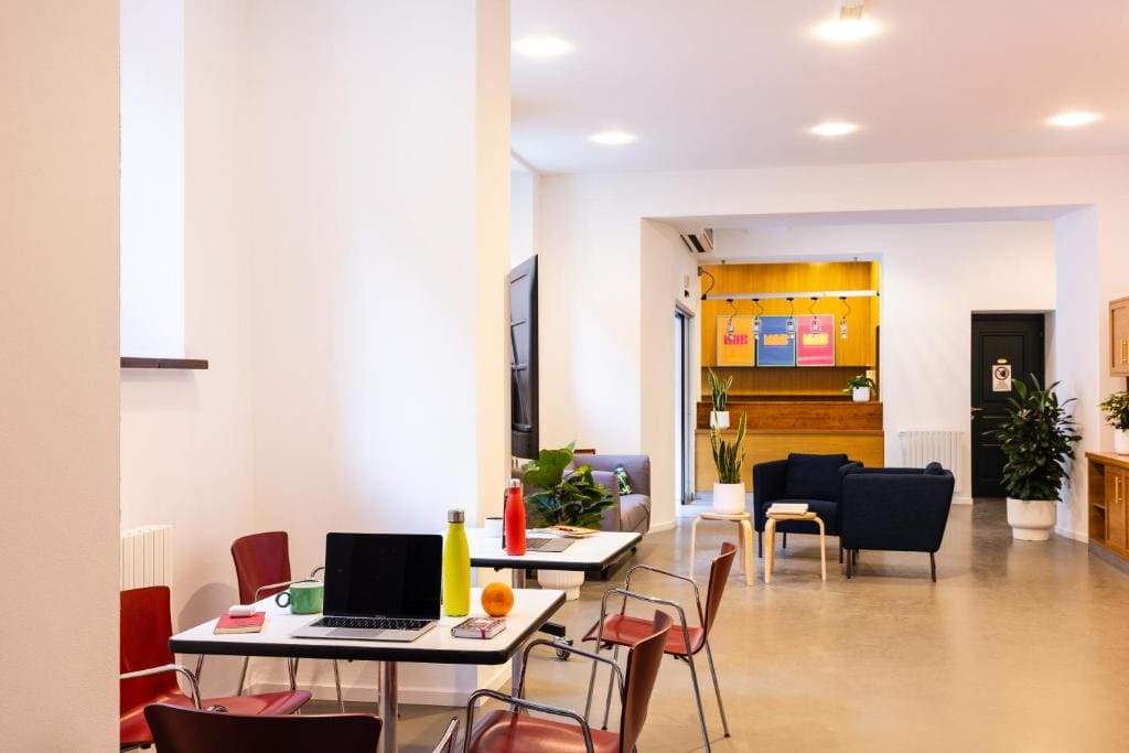 Large Double or Twin Room room - Image 3