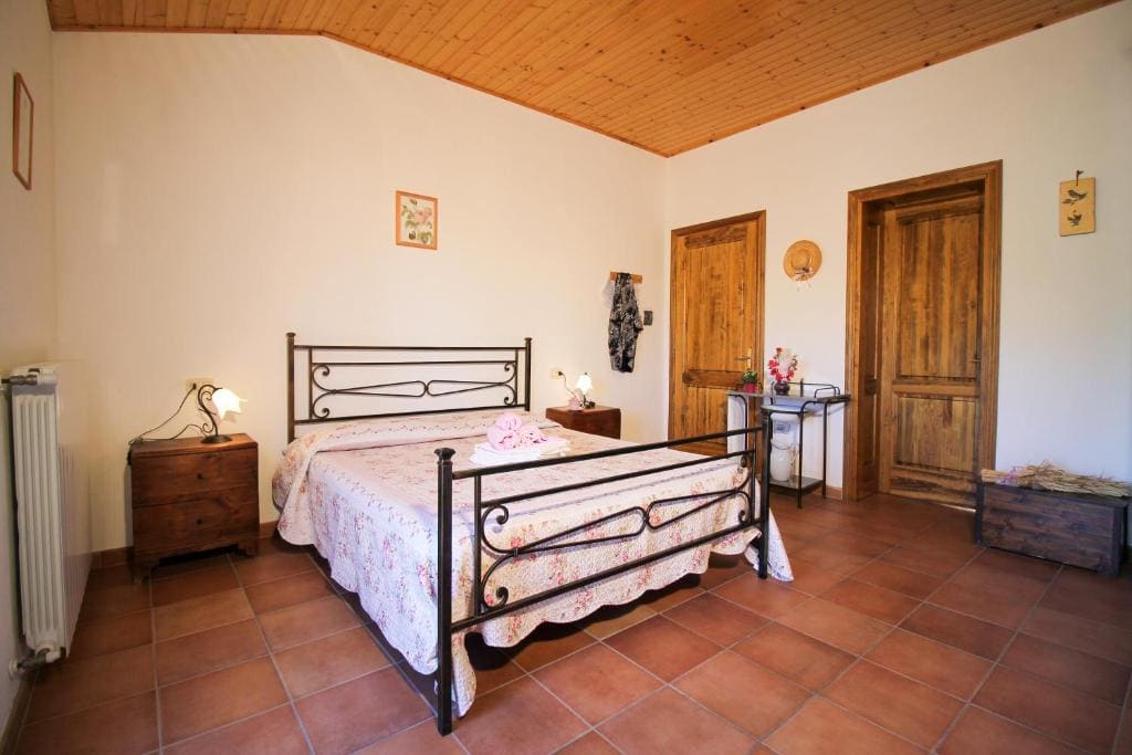 Double Room with Private Bathroom room - Image 2