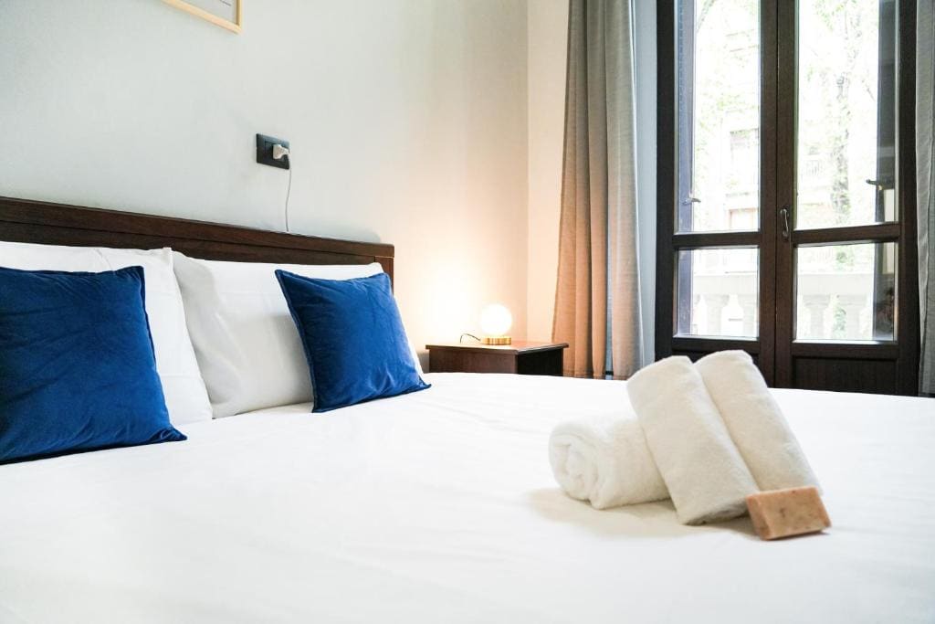 Deluxe Double Room with Balcony room - Image 3