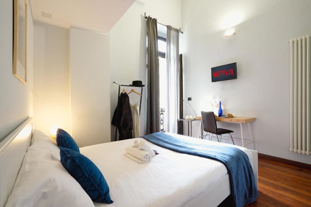 Double Room with Balcony room - Image 3