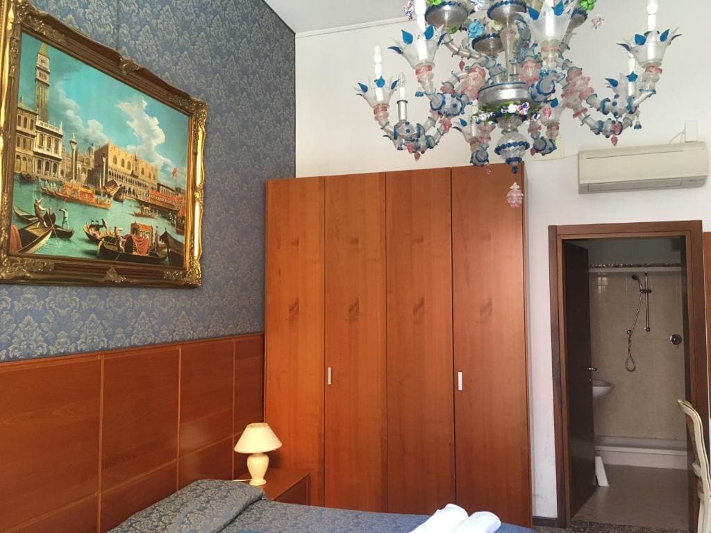Double Room with Balcony and Canal View room - Image 1