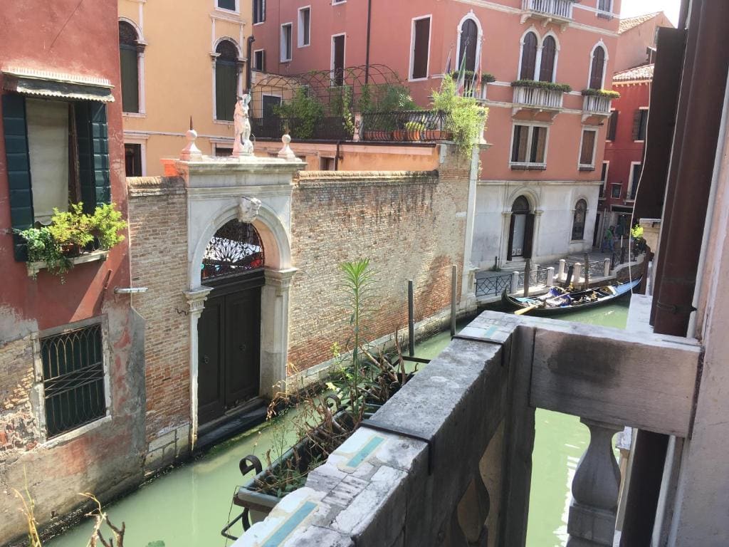 Double Room with Balcony and Canal View room - Image 3