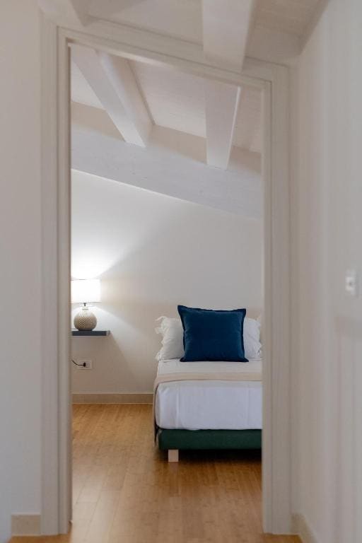 Small Double Room room - Image 3
