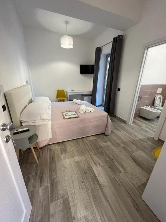 Deluxe Double Room with Balcony room - Image 2
