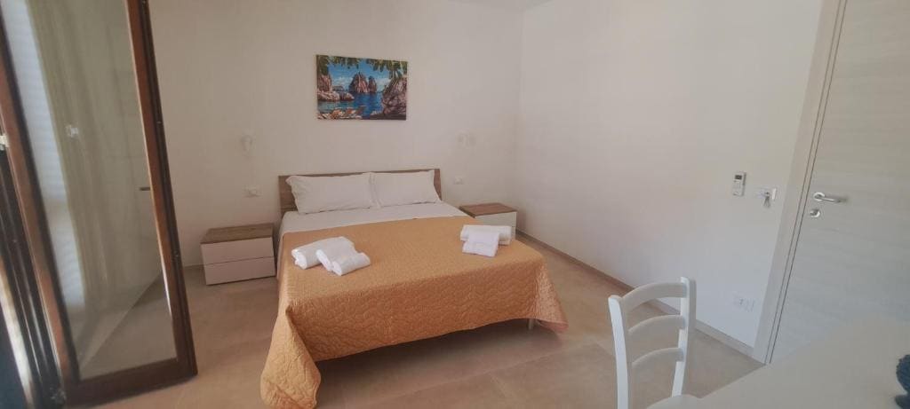 Double Room with Balcony room - Image 3