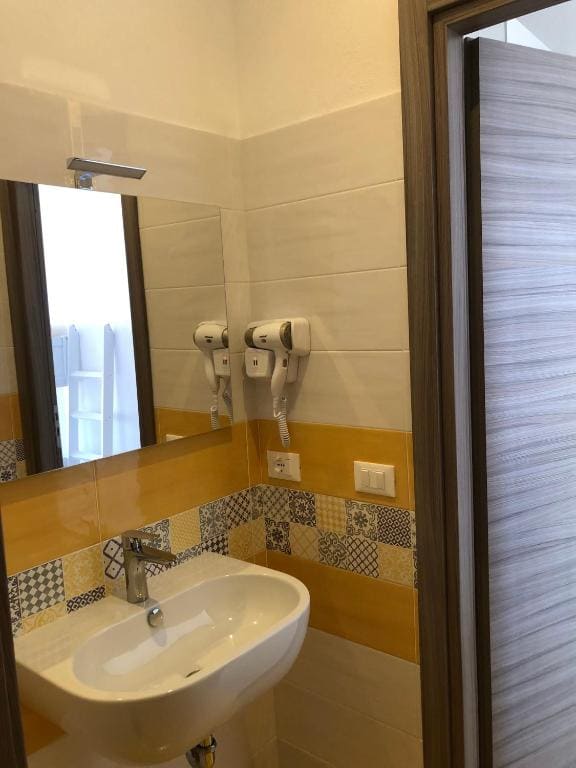 Family Room with Private Bathroom room - Image 1