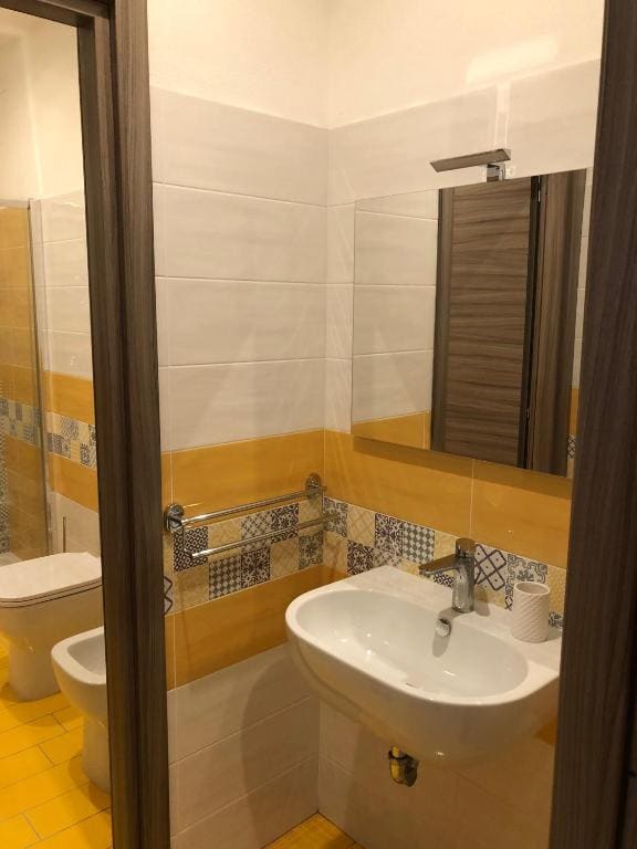 Family Room with Private Bathroom room - Image 3