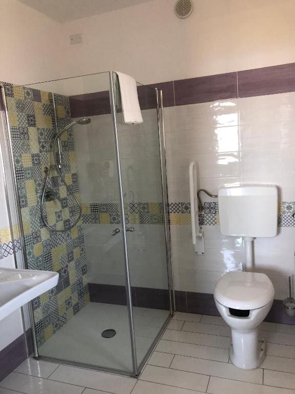Quadruple Room with Private Bathroom room - Image 3