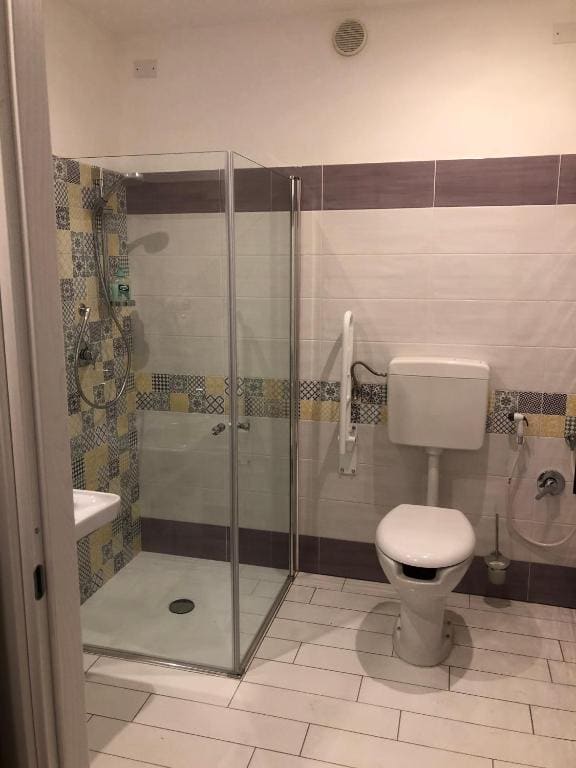 Quadruple Room with Private Bathroom room - Image 1
