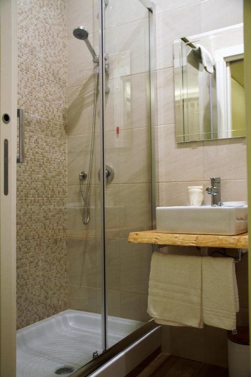 Double Room with Private Bathroom room - Image 1