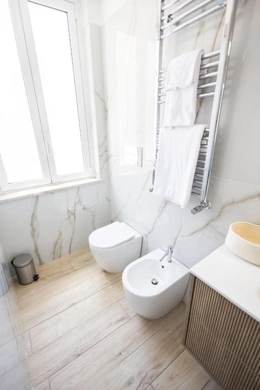 Double Room with Private Bathroom room - Image 2