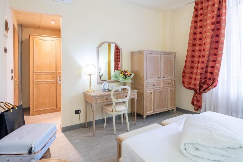 Superior Double or Twin Room room - Image 2