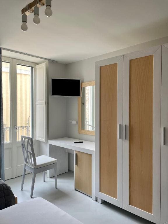 Triple Room with Private Bathroom room - Image 1