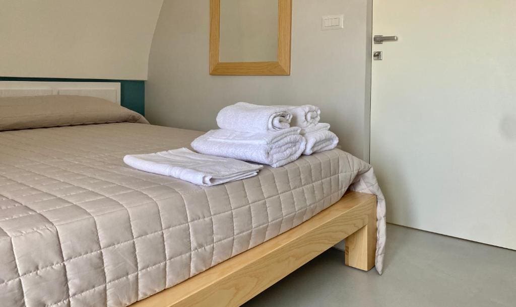 Triple Room with Shared Bathroom room - Image 1