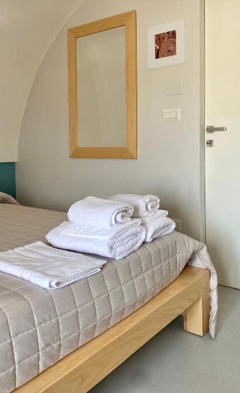 Triple Room with Shared Bathroom room - Image 3