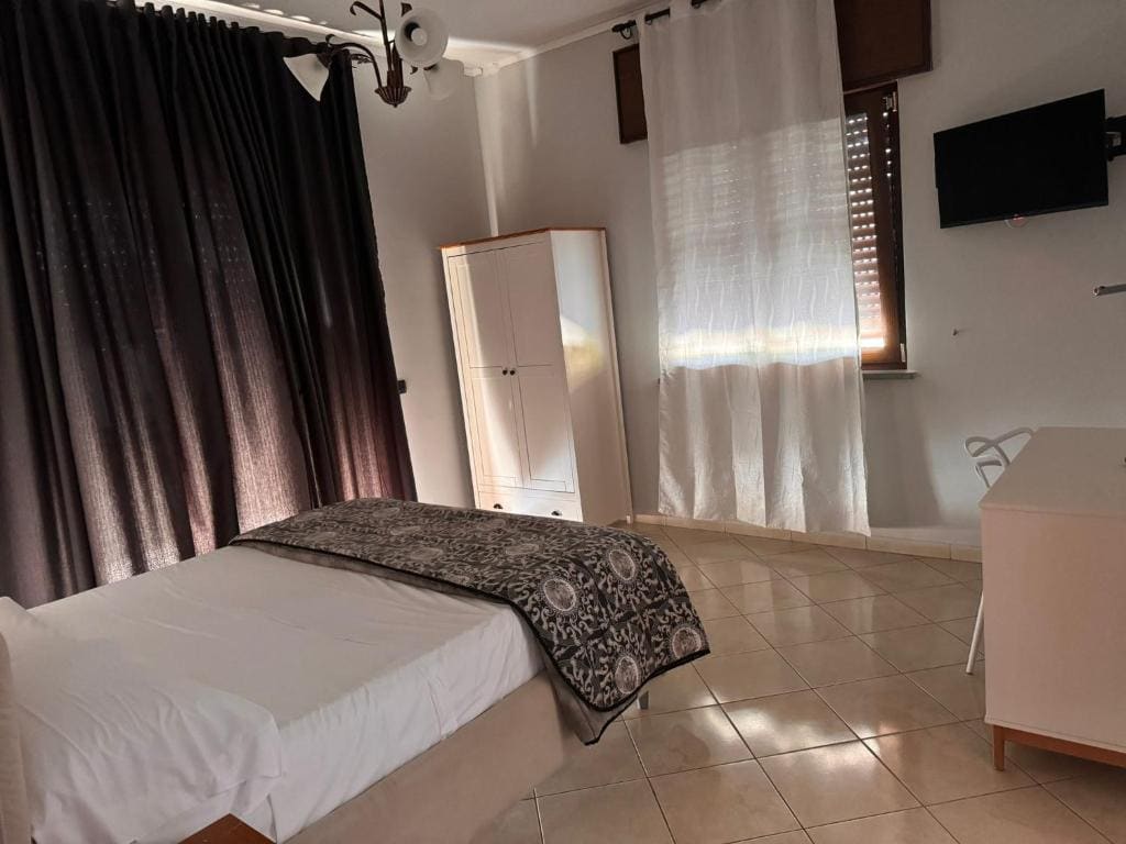 Double Room with Sea View room - Image 3
