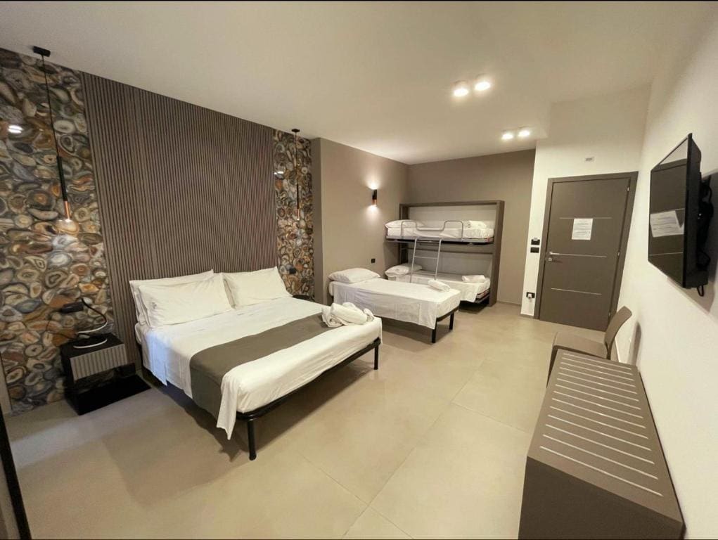Apartment - Ground Floor room - Image 3