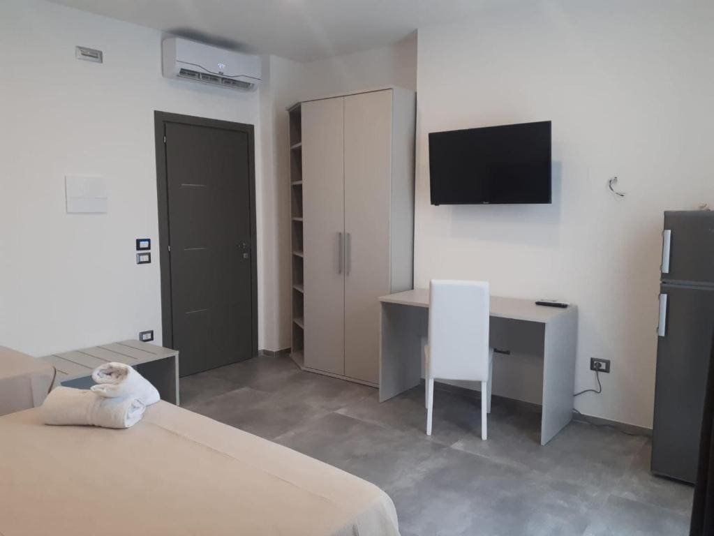 Standard Triple Room room - Image 1