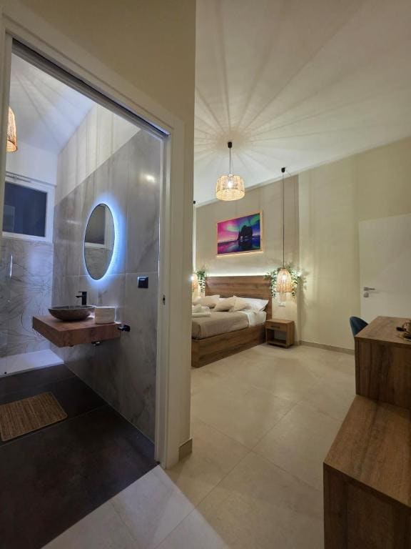 Deluxe Room room - Image 2