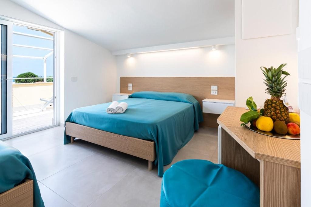 Double Room with Balcony and Sea View room - Image 1