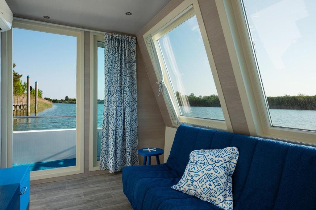 Mobile Home room - Image 1