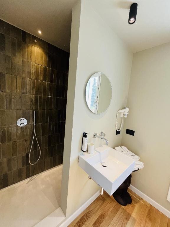Double Room with Mountain View room - Image 2