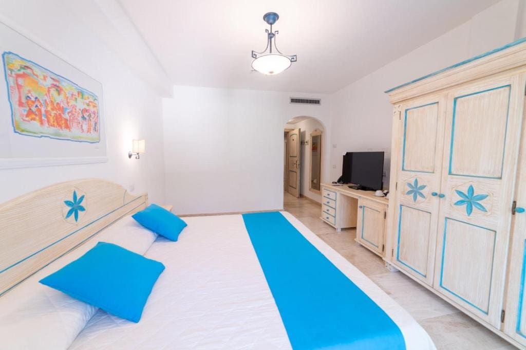 Deluxe Room room - Image 3