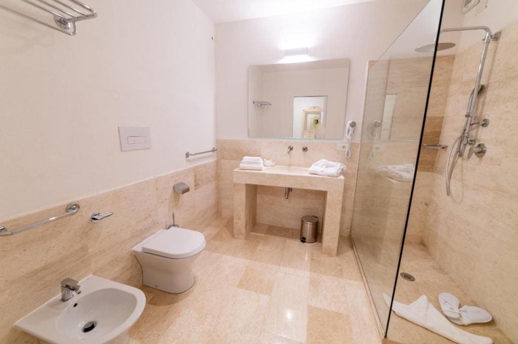 Deluxe Room room - Image 1