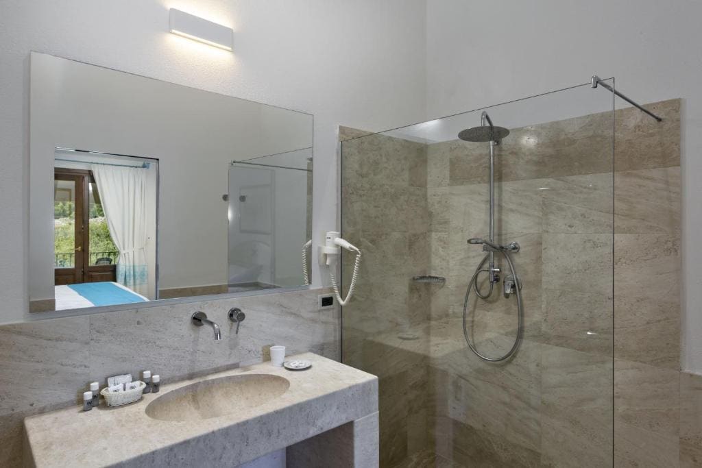 Superior Double Room room - Image 3