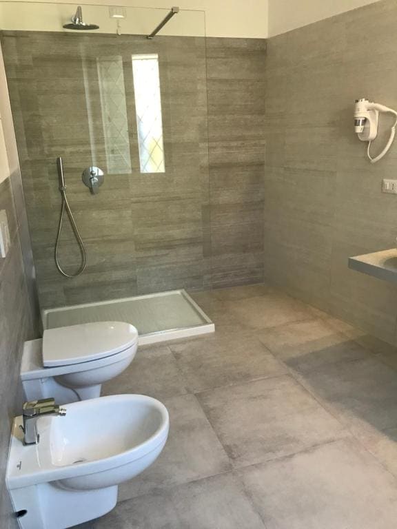 Double Room with Balcony room - Image 3