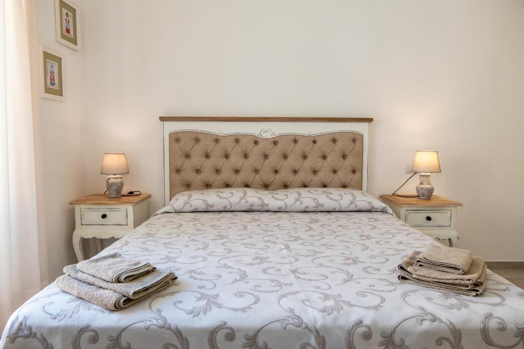 Double Room with Balcony room - Image 1