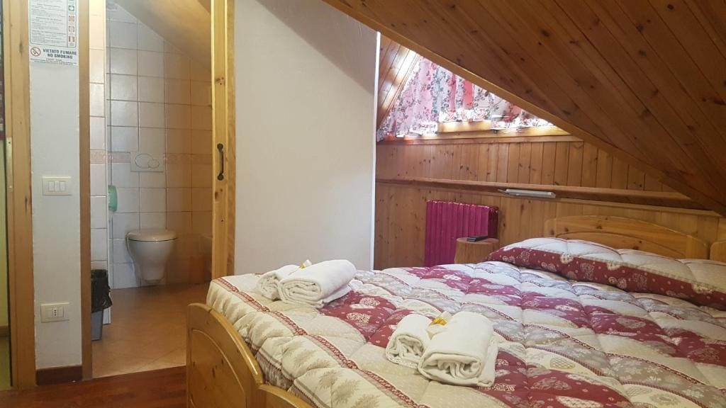 Double or Twin Room with Mountain View room - Image 1