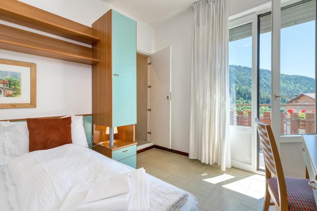 Double Room with Balcony room - Image 1