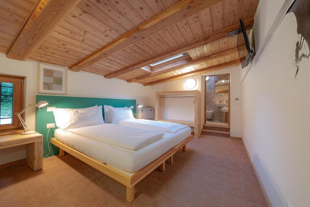 Classic Quadruple Room room - Image 3