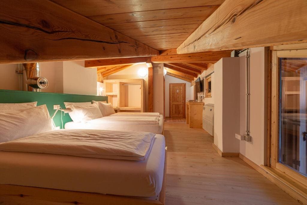 Triple Room with Balcony room - Image 1