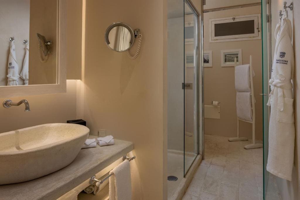 Deluxe Room room - Image 2
