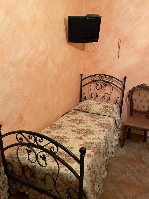 Triple Room - Disability Access room - Image 3