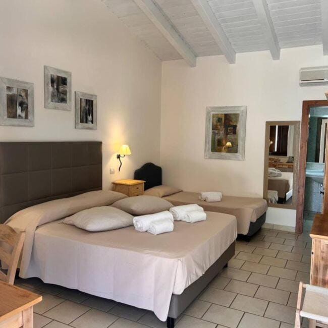Deluxe Triple Room room - Image 1