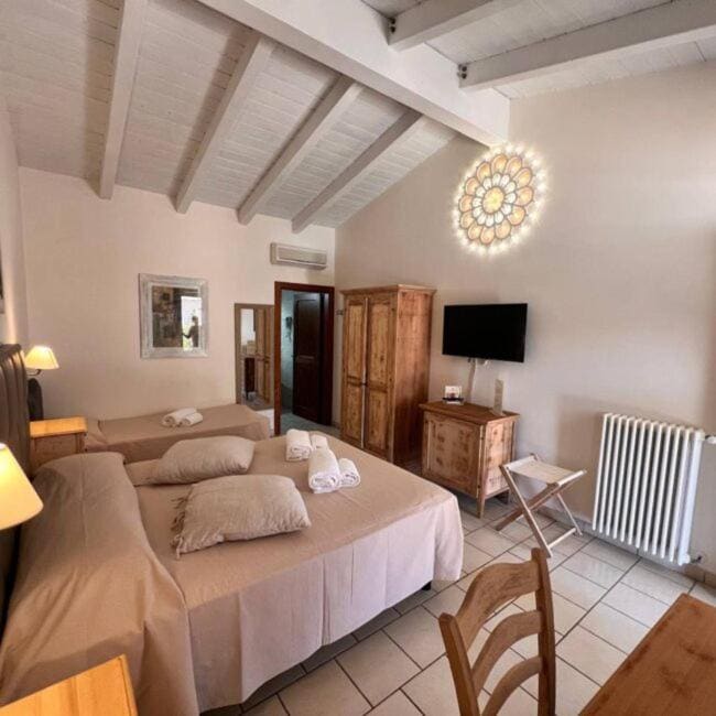 Deluxe Triple Room room - Image 2