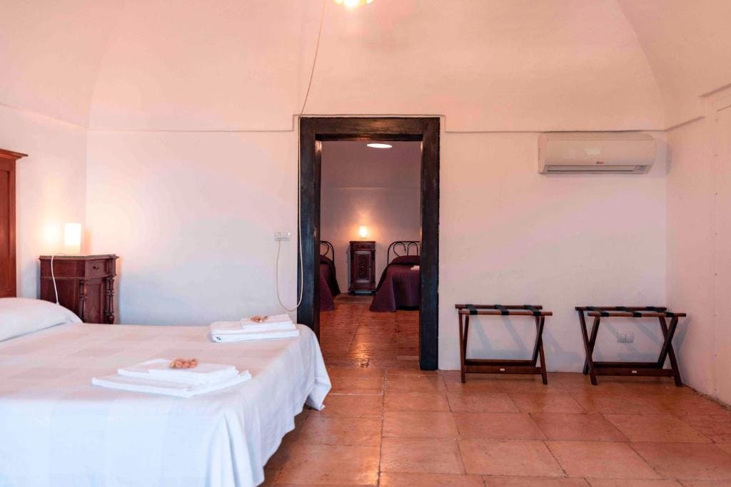 Double Room with Balcony and Sea View room - Image 2