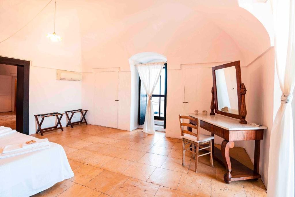Two-Bedroom Townhouse with Sea View room - Image 3