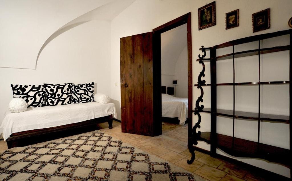 Two-Bedroom Apartment - Split Level room - Image 2