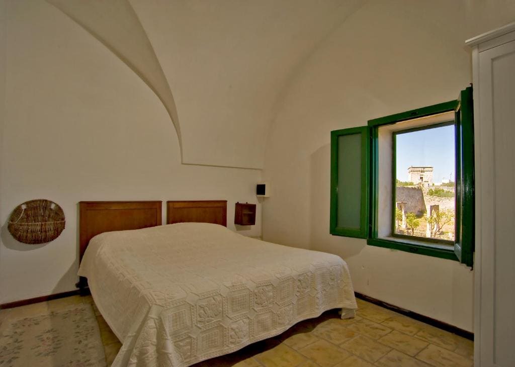 Two-Bedroom Apartment - Split Level room - Image 3