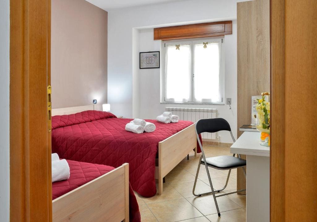 Triple Room with Bathroom room - Image 2