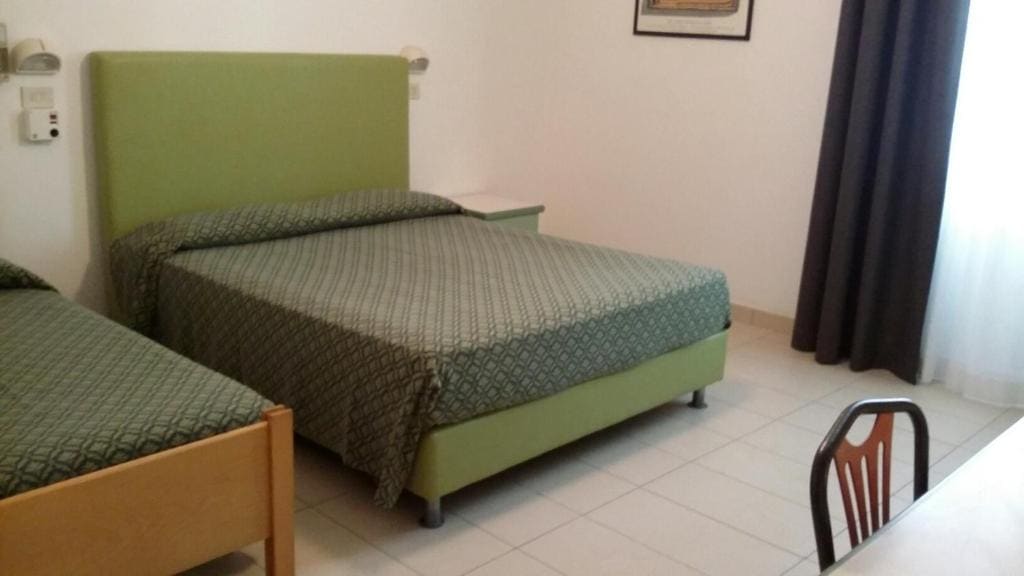 Deluxe Triple Room room - Image 2