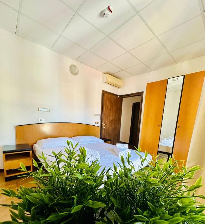 Room room - Image 2