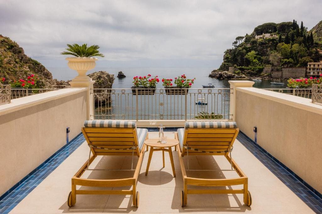 Deluxe Double Room with Sea View room - Image 2