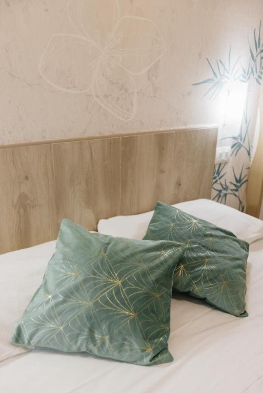 Small Double Room room - Image 2