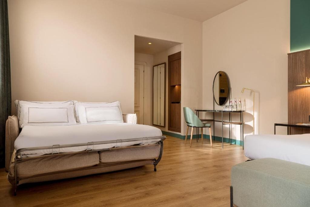Family Room room - Image 3